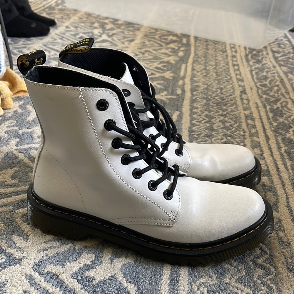 Dr Martens lace up, white